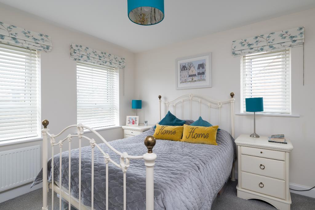 4 Bedroom Semi-Detached for Sale in Milton Keynes, MK10 7JZ