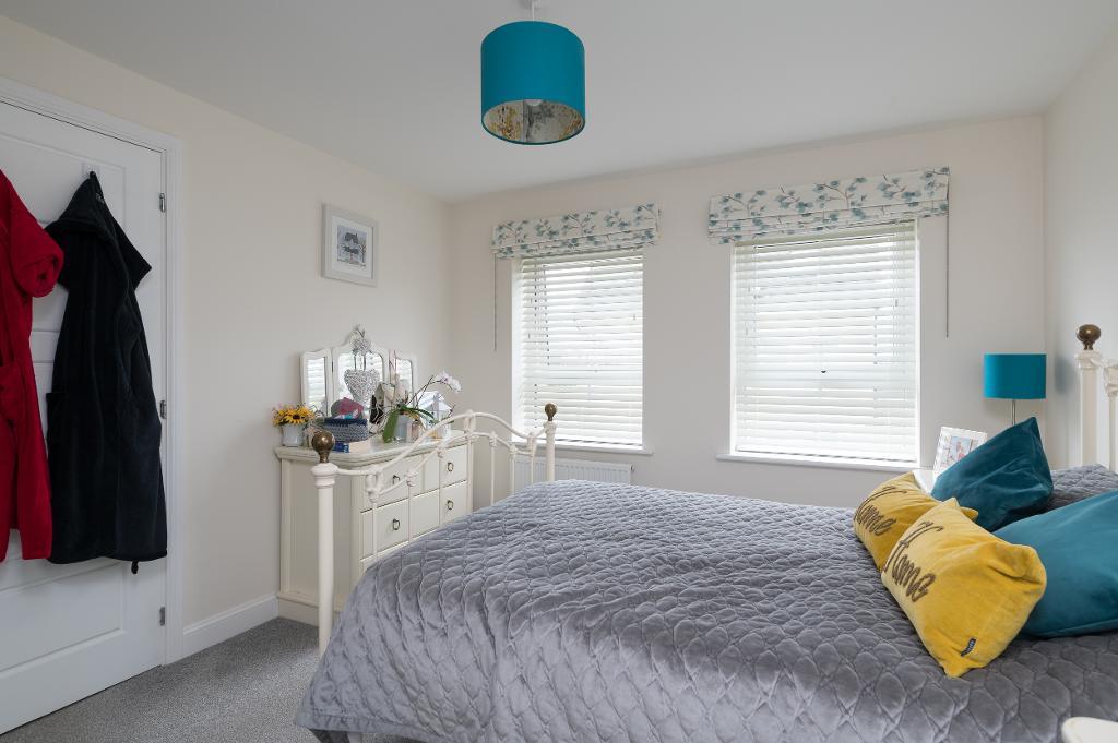 4 Bedroom Semi-Detached for Sale in Milton Keynes, MK10 7JZ