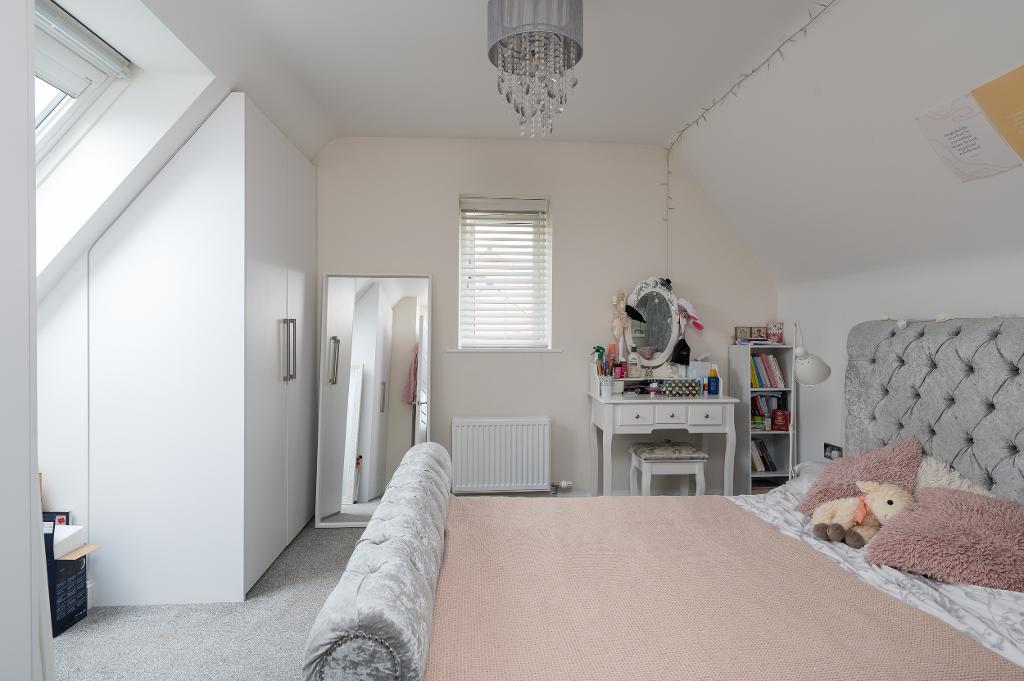 4 Bedroom Semi-Detached for Sale in Milton Keynes, MK10 7JZ