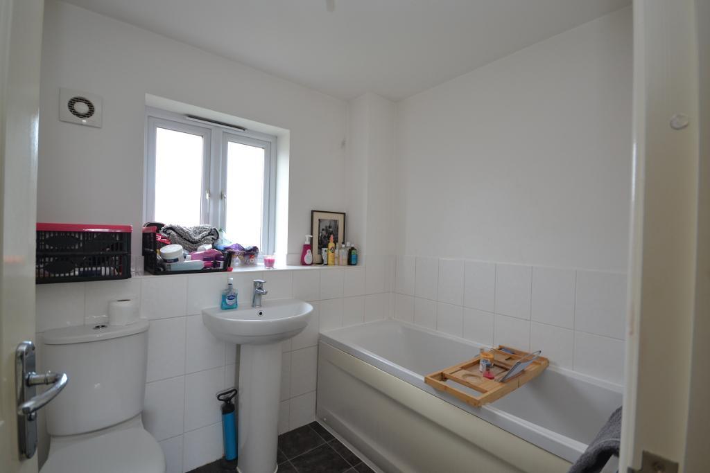 4 Bedroom Semi-Detached for Sale in Milton Keynes, MK10 7DD