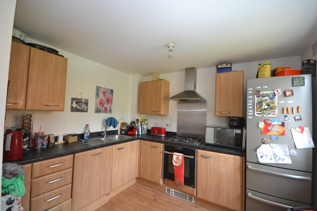 4 Bedroom Semi-Detached for Sale in Milton Keynes, MK10 7DD