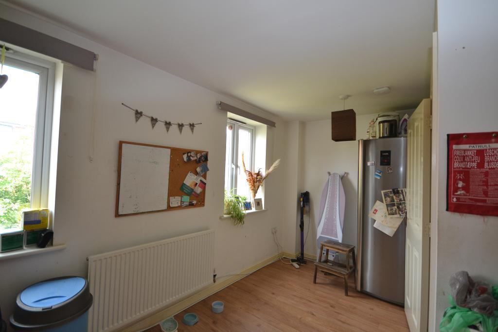 4 Bedroom Semi-Detached for Sale in Milton Keynes, MK10 7DD