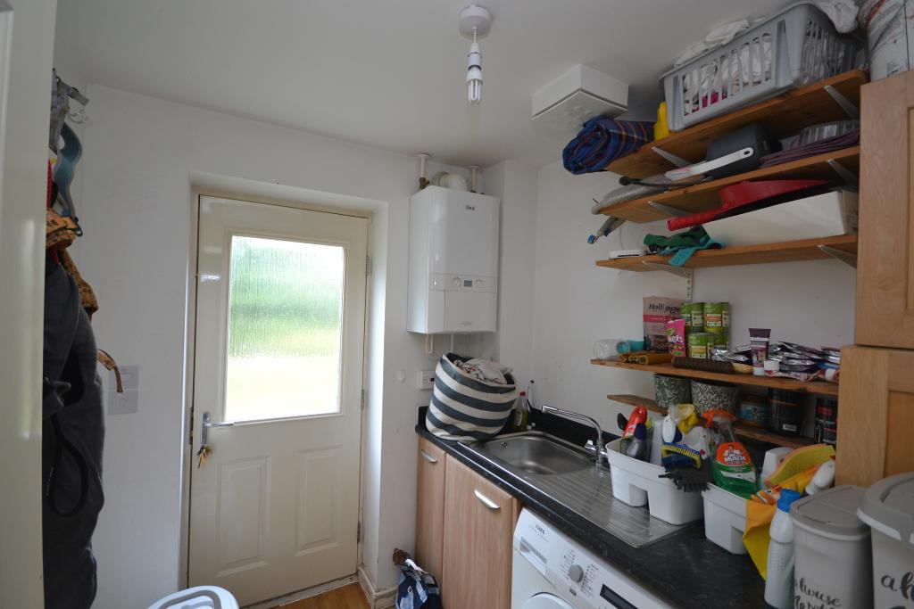 4 Bedroom Semi-Detached for Sale in Milton Keynes, MK10 7DD