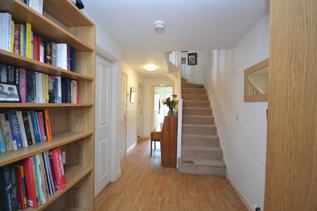 4 Bedroom Semi-Detached for Sale in Milton Keynes, MK10 7DD