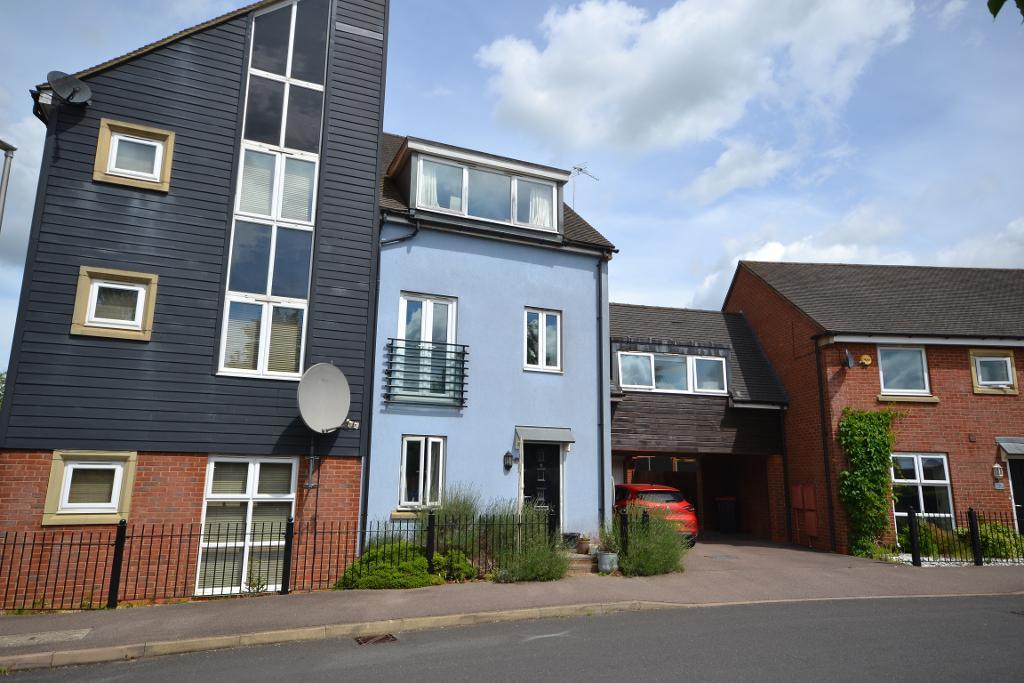 4 Bedroom Semi-Detached for Sale in Milton Keynes, MK10 7DD