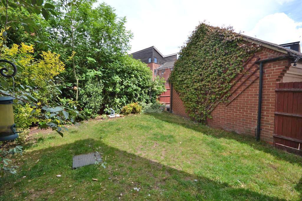 4 Bedroom Semi-Detached for Sale in Milton Keynes, MK10 7DD