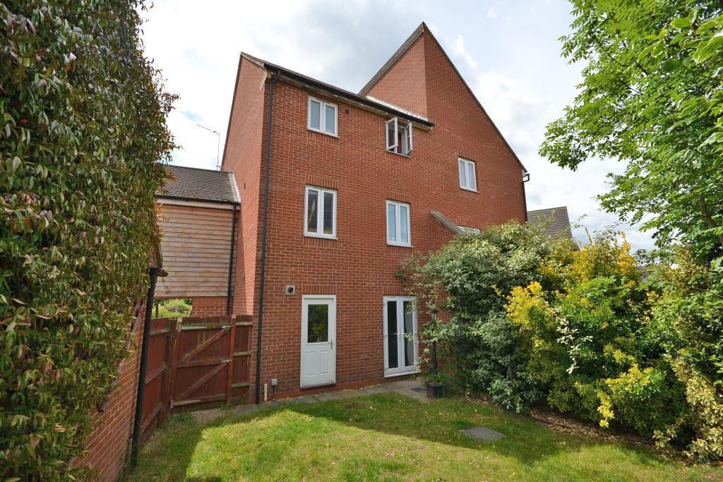 4 Bedroom Semi-Detached for Sale in Milton Keynes, MK10 7DD