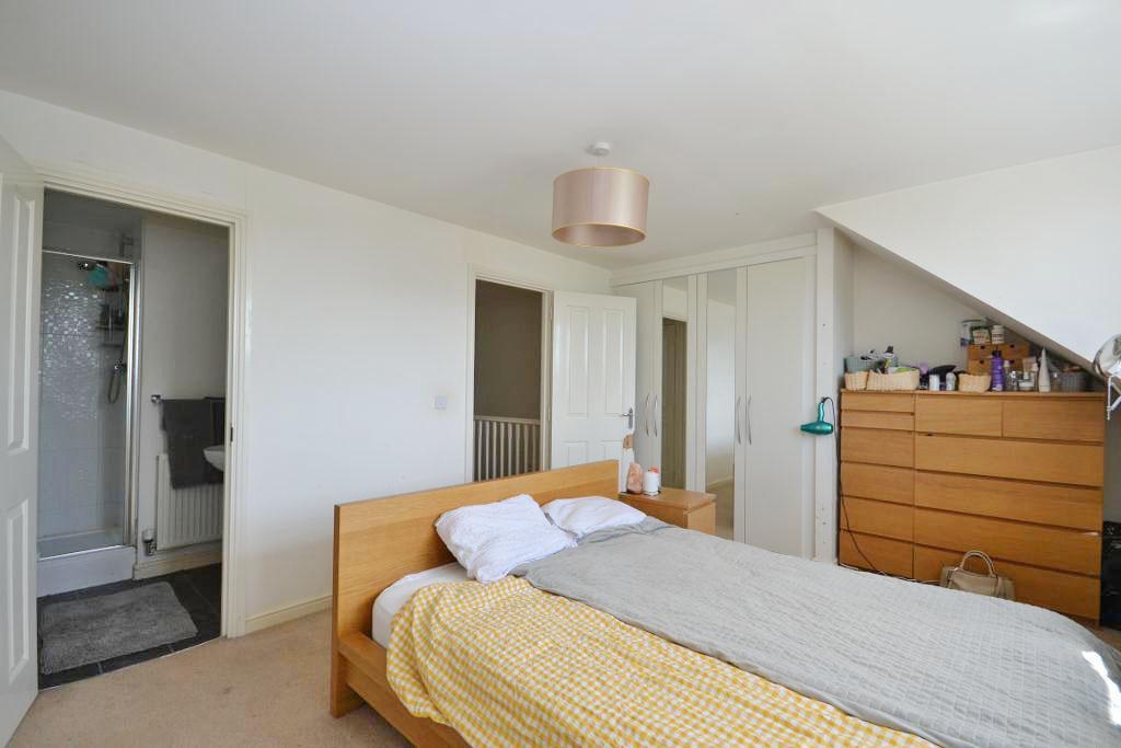 4 Bedroom Semi-Detached for Sale in Milton Keynes, MK10 7DD