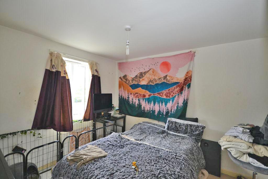 4 Bedroom Semi-Detached for Sale in Milton Keynes, MK10 7DD