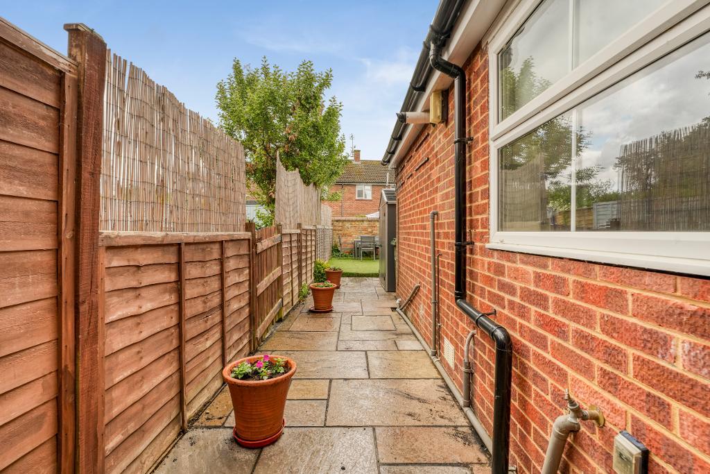 2 Bedroom Terraced for Sale in Milton Keynes, MK11 1JR