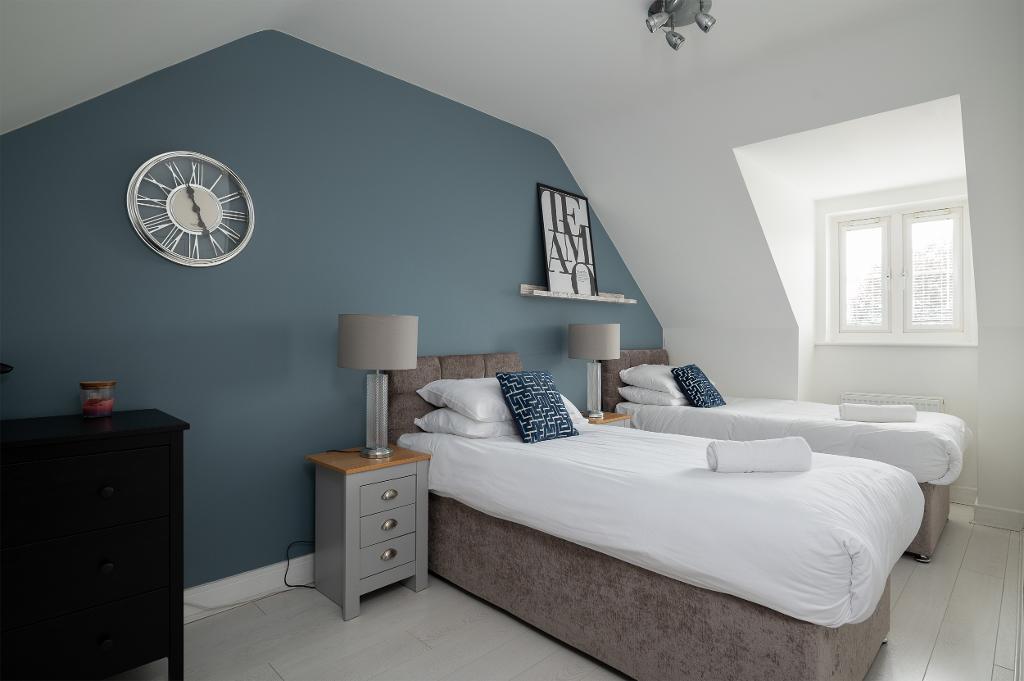 5 Bedroom Detached for Sale in Milton Keynes, MK10 7BE