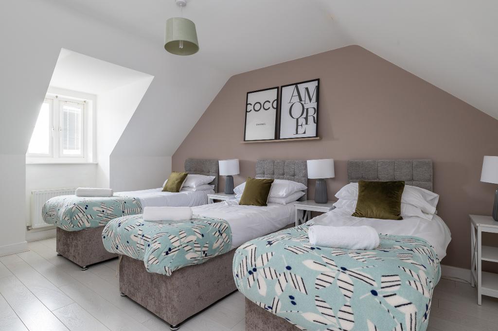 5 Bedroom Detached for Sale in Milton Keynes, MK10 7BE