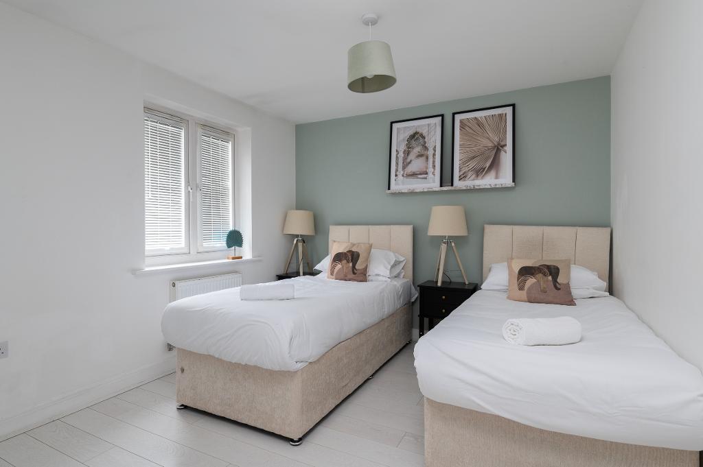 5 Bedroom Detached for Sale in Milton Keynes, MK10 7BE