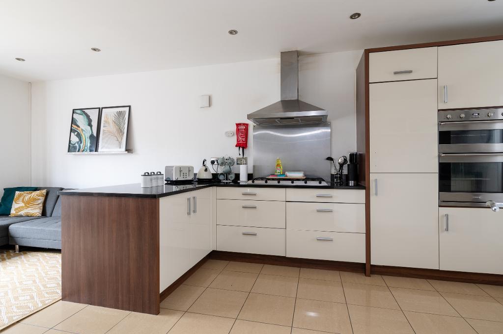 5 Bedroom Detached for Sale in Milton Keynes, MK10 7BE