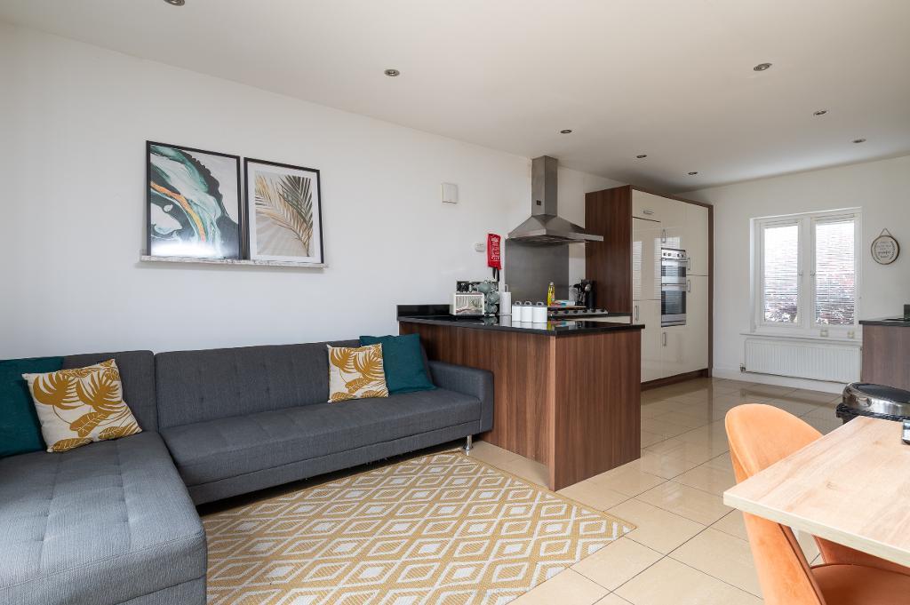 5 Bedroom Detached for Sale in Milton Keynes, MK10 7BE