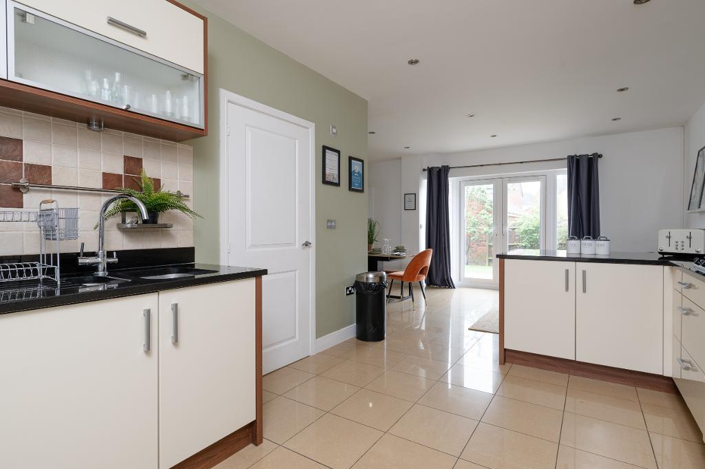 5 Bedroom Detached for Sale in Milton Keynes, MK10 7BE