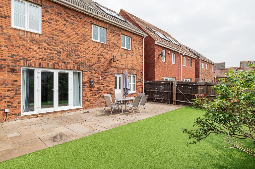 5 Bedroom Detached for Sale in Milton Keynes, MK10 7BE