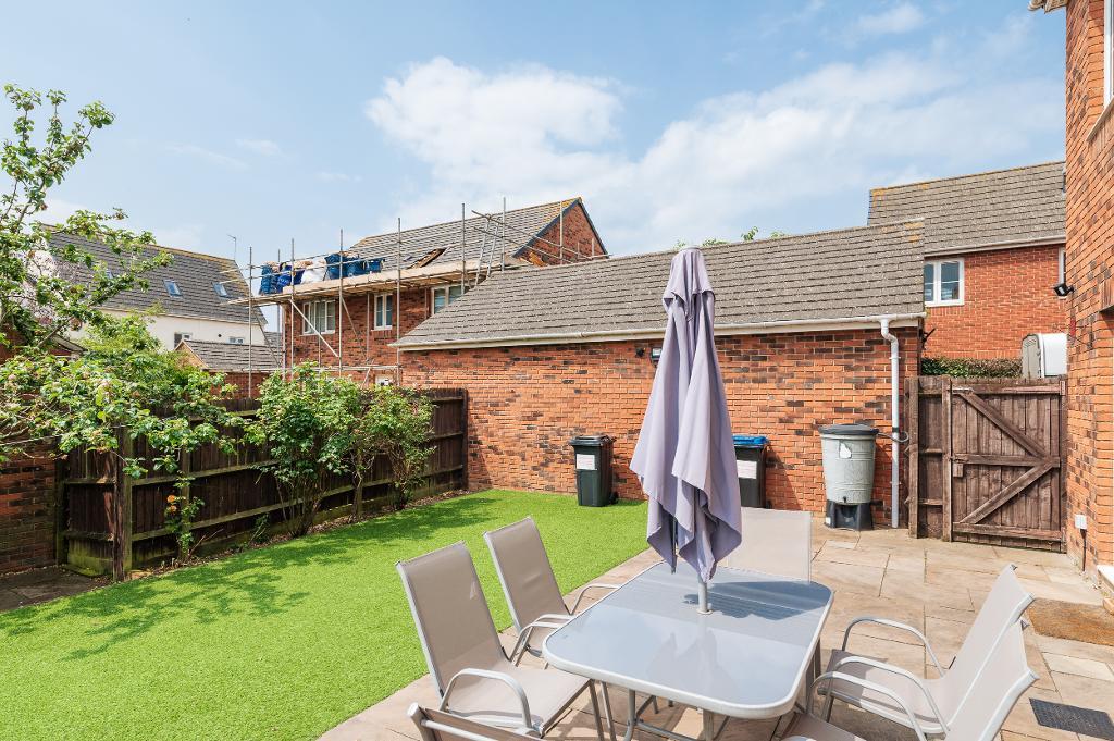 5 Bedroom Detached for Sale in Milton Keynes, MK10 7BE
