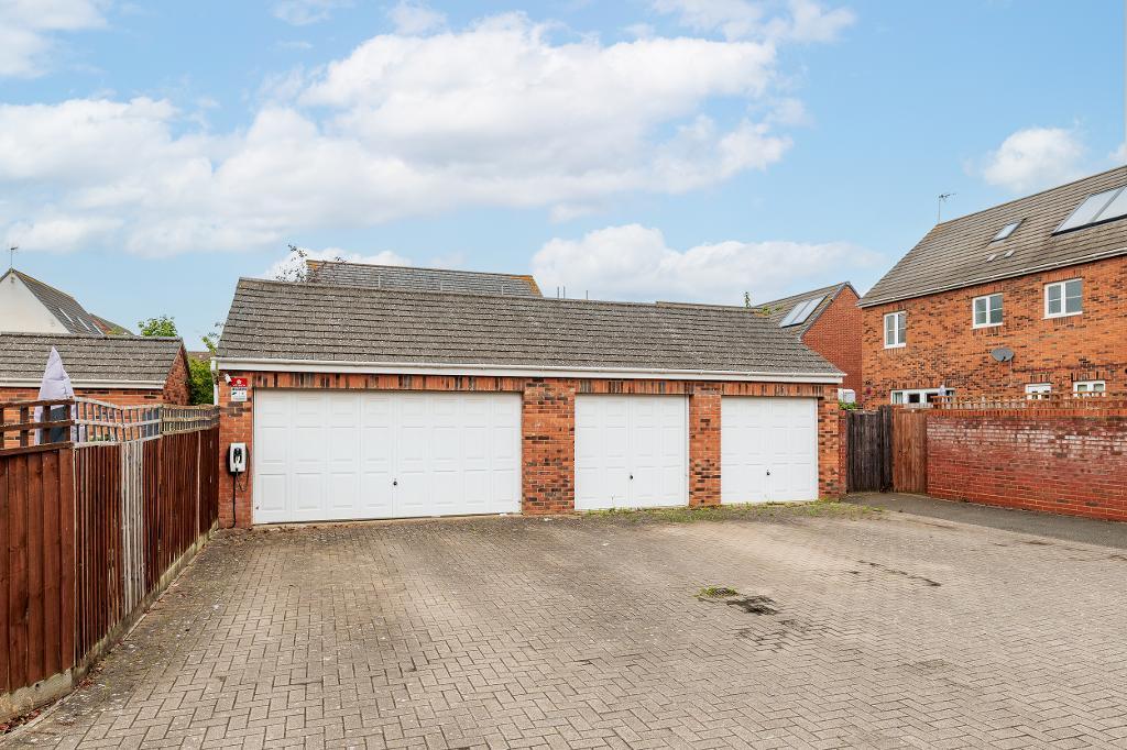 5 Bedroom Detached for Sale in Milton Keynes, MK10 7BE