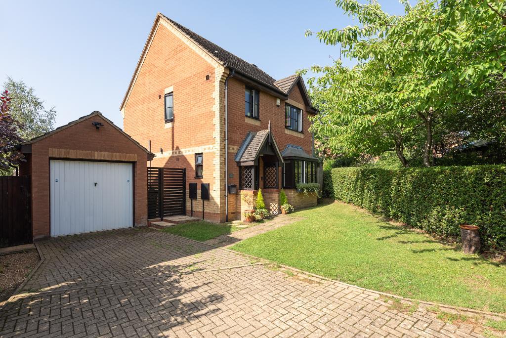3  Bed Detached Property to Rent in Milton Keynes, MK8 0EW
