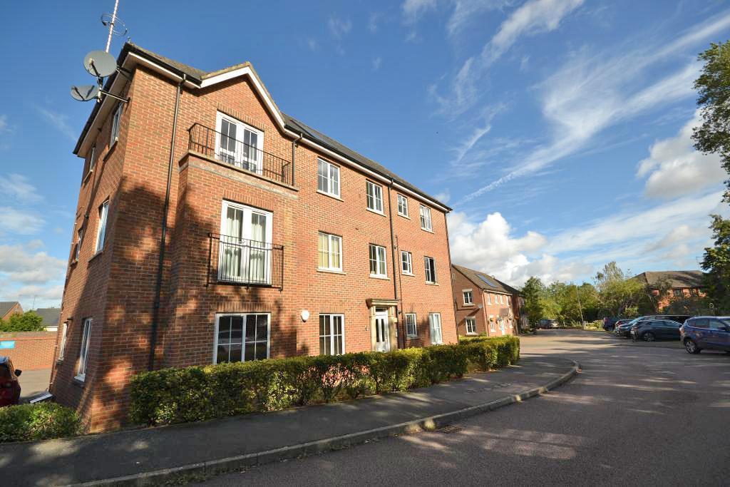 2  Bed Apartment Property to Rent in Woburn Sands, MK17 8GG