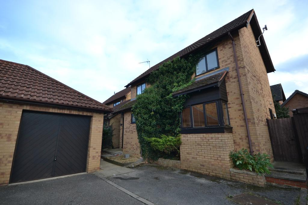 3  Bed Detached Property to Rent in Milton Keynes, MK7 7SQ