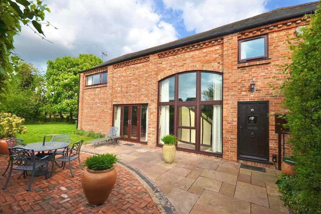 Cowdray Close, Woolstone, Milton Keynes, Buckinghamshire, MK15 0AP