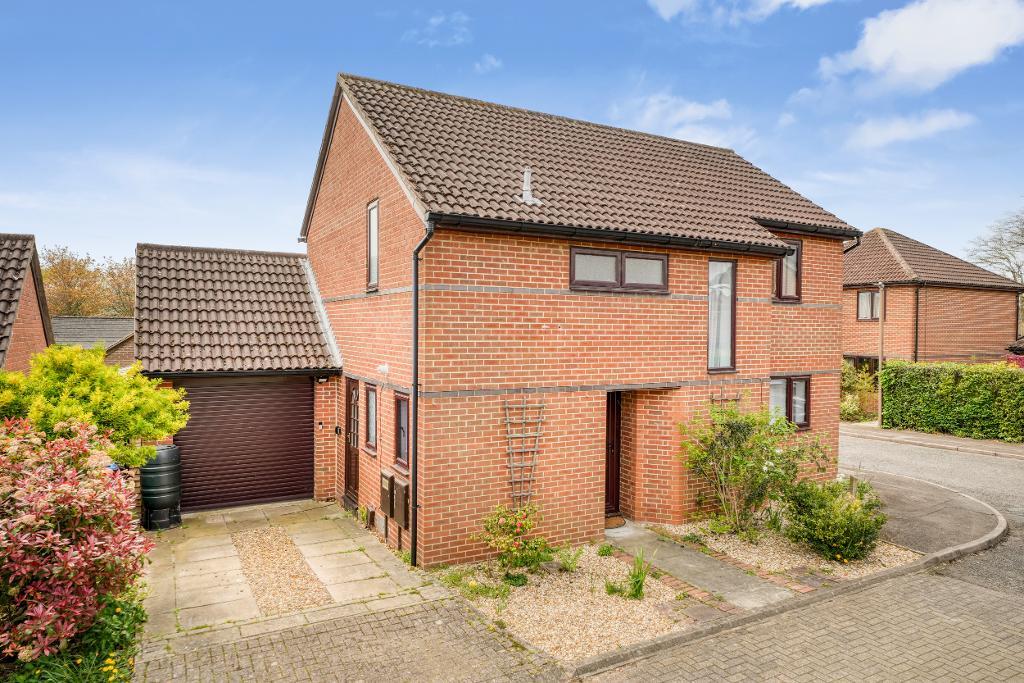 Pearse Grove, Walton Park, Milton Keynes, Buckinghamshire, MK7 7HD