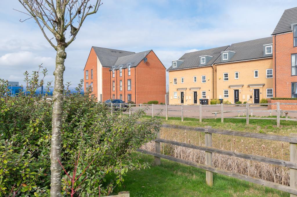 4 Bedroom Semi-Detached for Sale in Milton Keynes, MK17 7AE