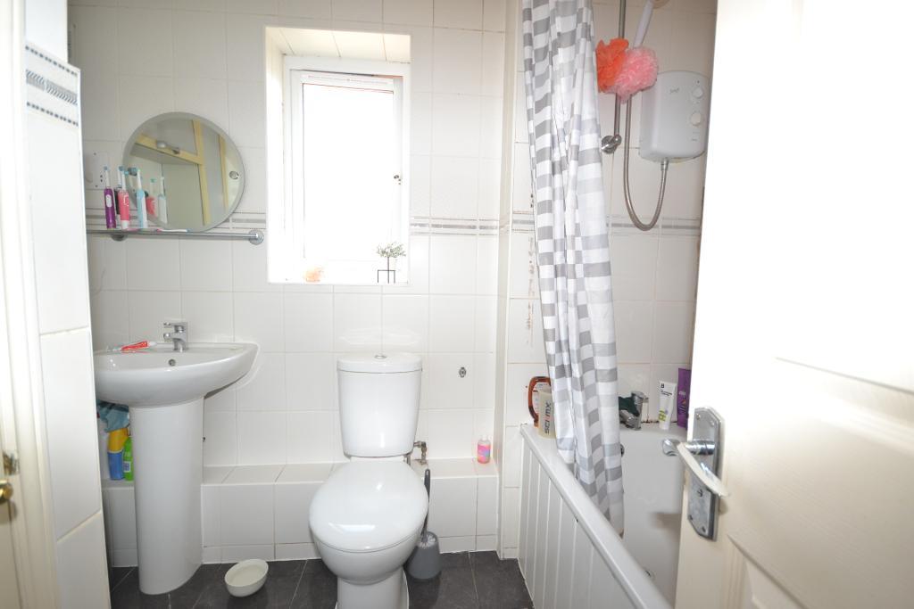 3 Bedroom End Terraced for Sale in Milton Keynes, MK4 3AH