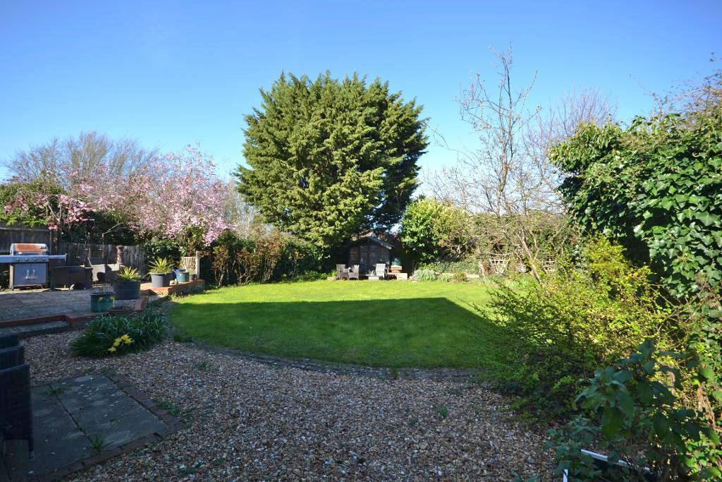 3 Bedroom Detached Bungalow for Sale in Milton Keynes, MK5 8AG
