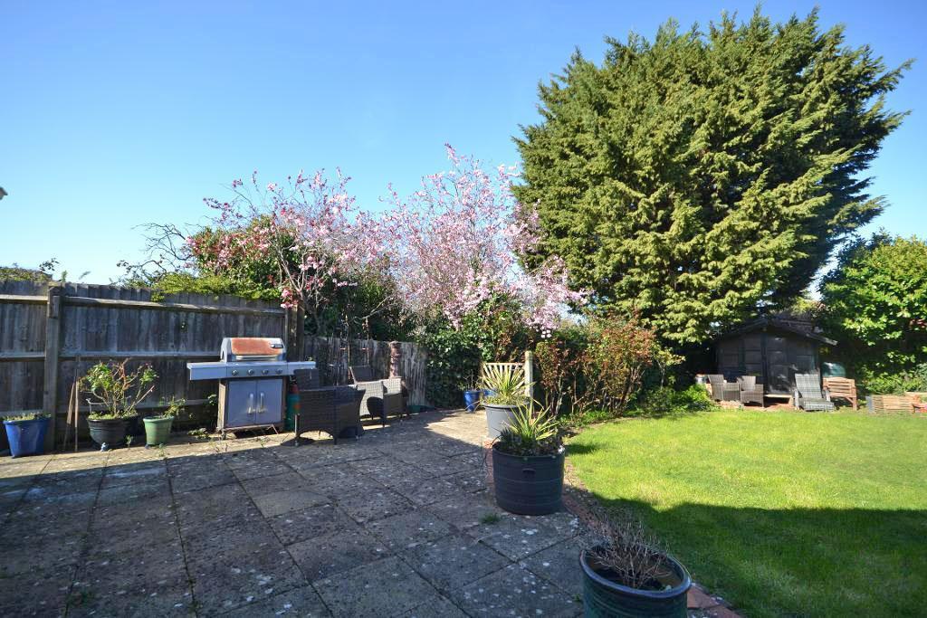 3 Bedroom Detached Bungalow for Sale in Milton Keynes, MK5 8AG