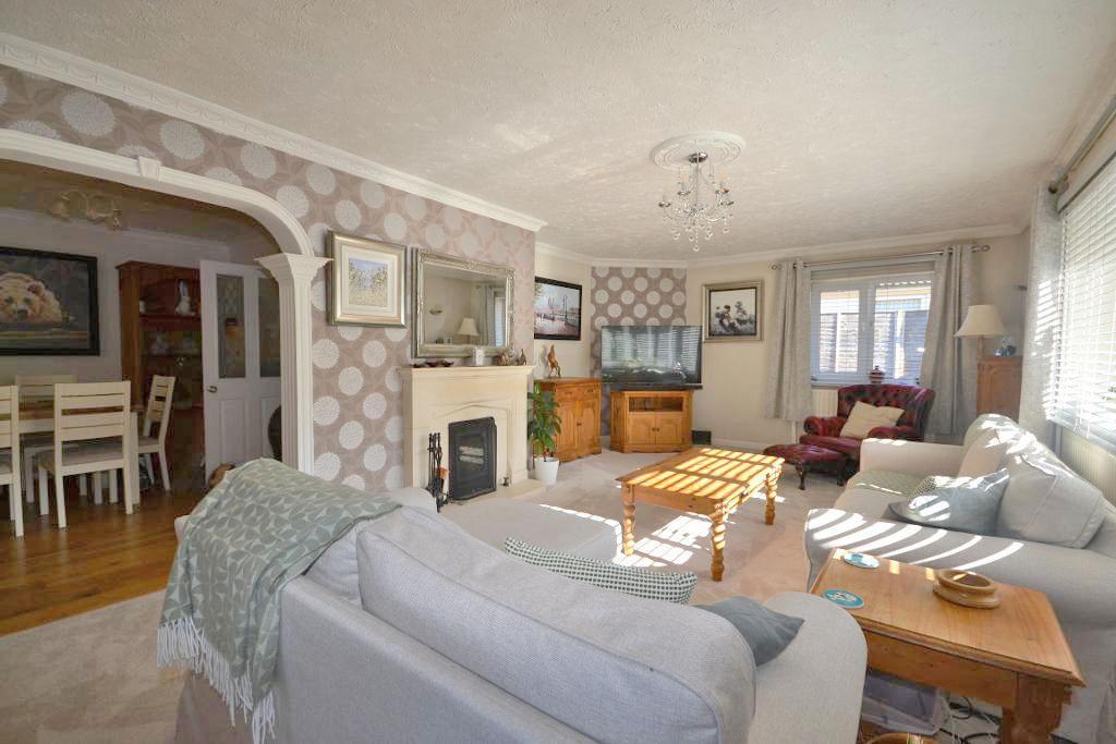 3 Bedroom Detached Bungalow for Sale in Milton Keynes, MK5 8AG