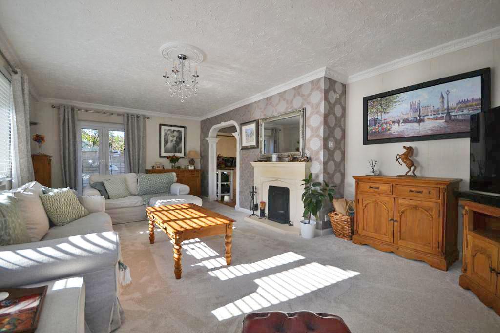 3 Bedroom Detached Bungalow for Sale in Milton Keynes, MK5 8AG