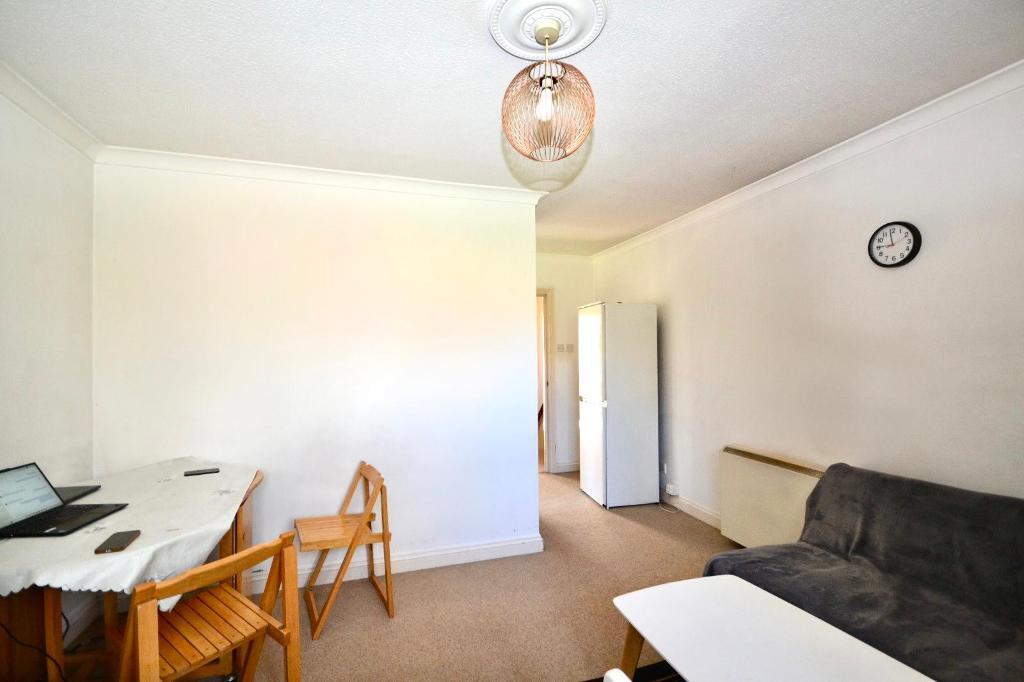 2 Bedroom Maisonette to Rent in Milton Keynes, MK13 8RE