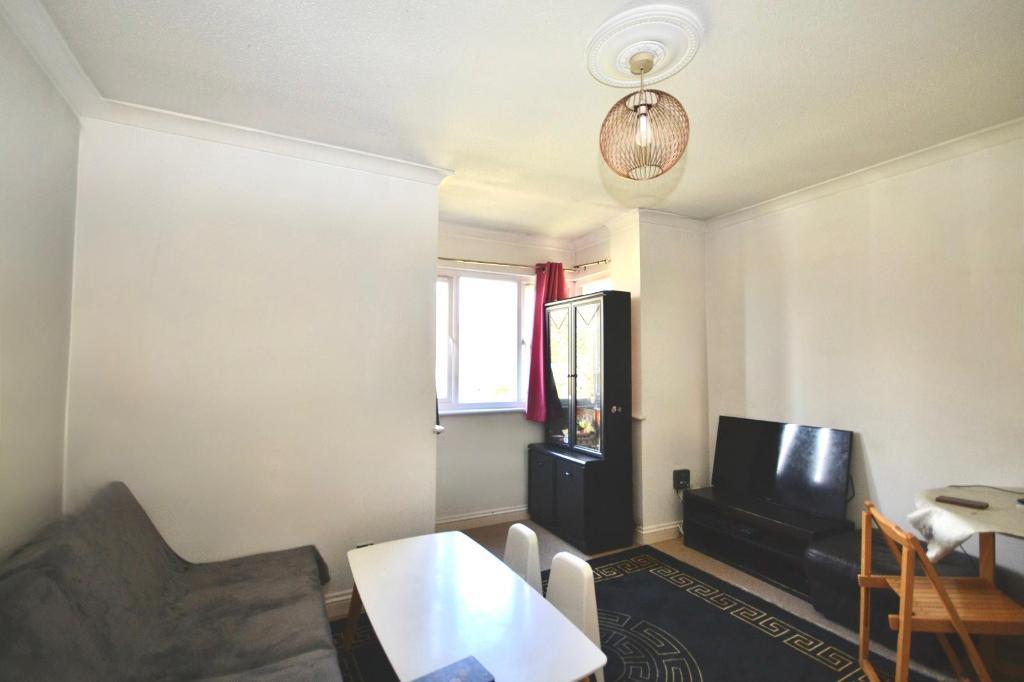2 Bedroom Maisonette to Rent in Milton Keynes, MK13 8RE