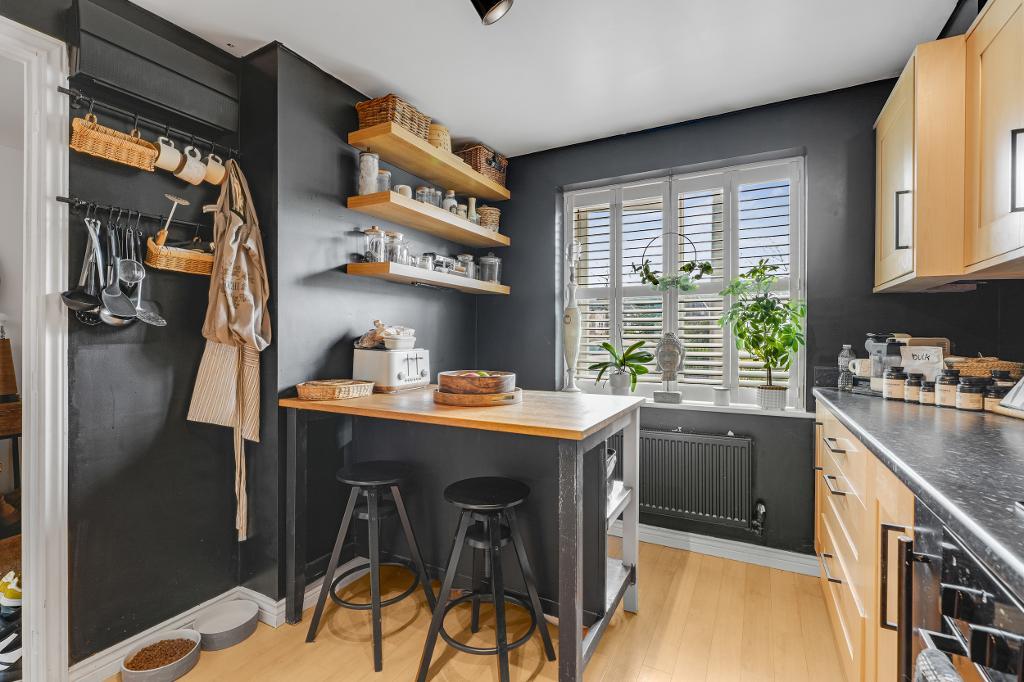 5 Bedroom Link Semi-Detached for Sale in Milton Keynes, MK10 7AL