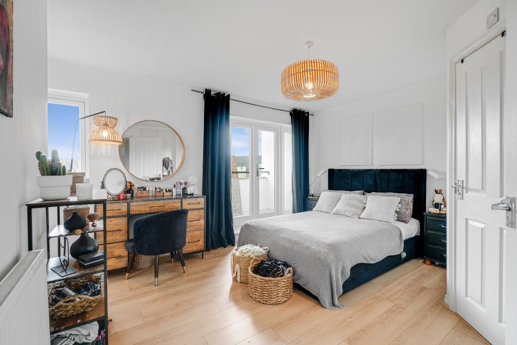 5 Bedroom Link Semi-Detached for Sale in Milton Keynes, MK10 7AL