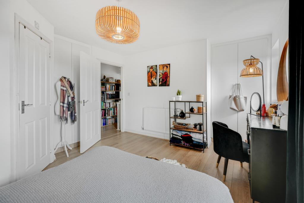 5 Bedroom Link Semi-Detached for Sale in Milton Keynes, MK10 7AL