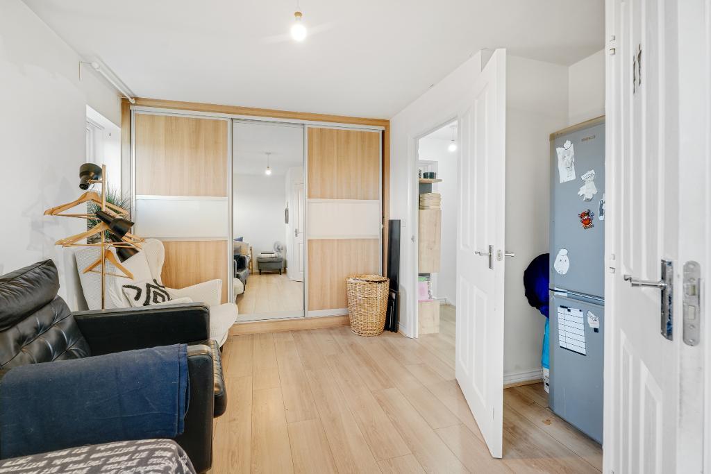 5 Bedroom Link Semi-Detached for Sale in Milton Keynes, MK10 7AL