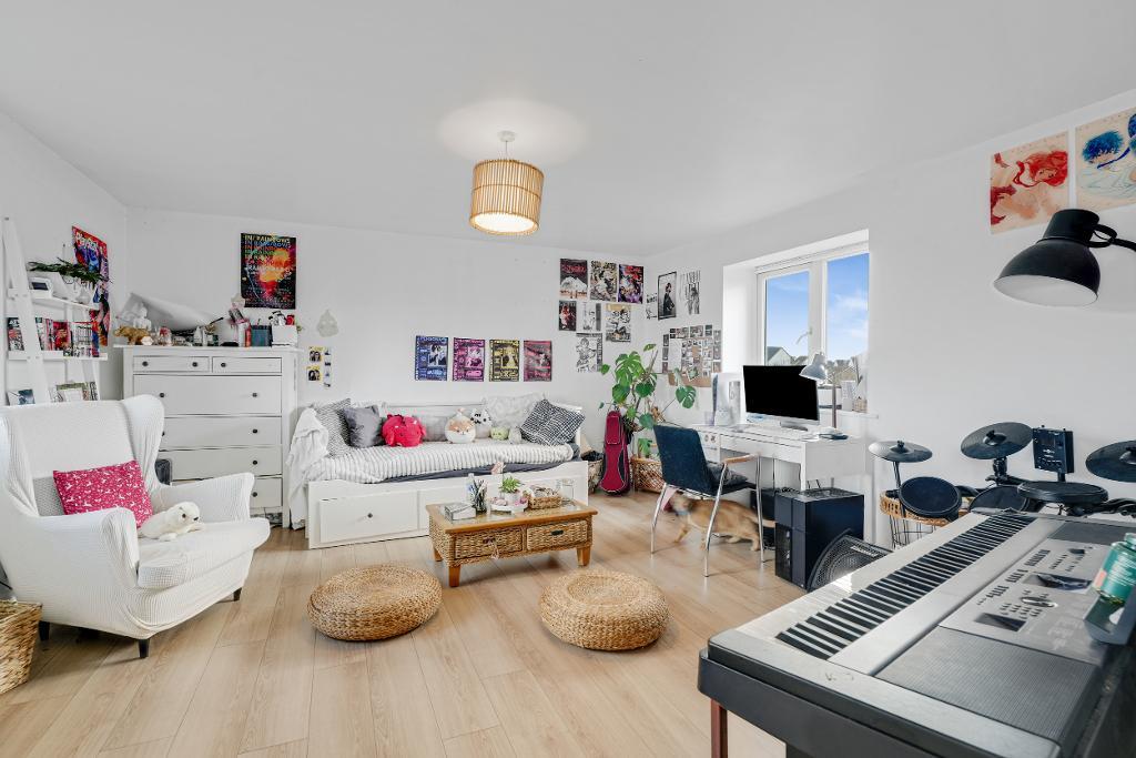 5 Bedroom Link Semi-Detached for Sale in Milton Keynes, MK10 7AL