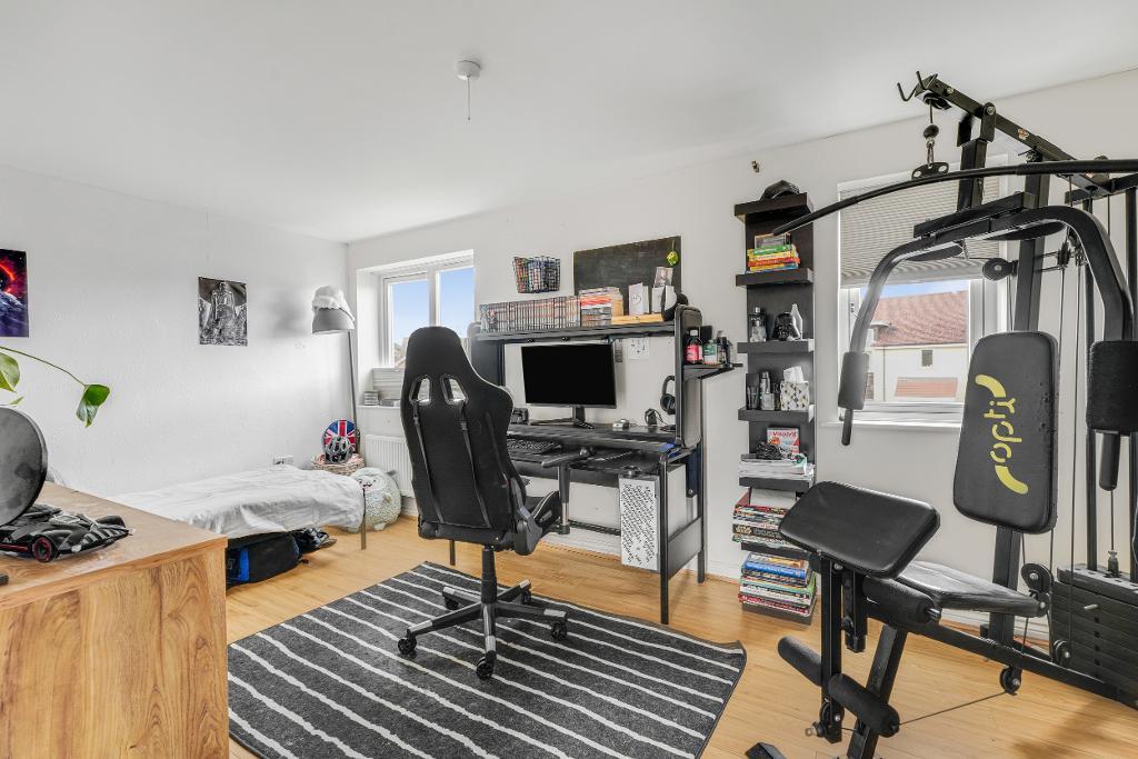 5 Bedroom Link Semi-Detached for Sale in Milton Keynes, MK10 7AL