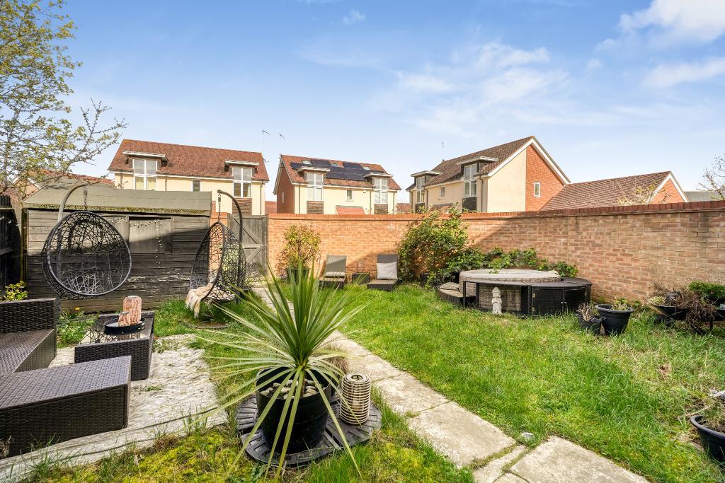 5 Bedroom Link Semi-Detached for Sale in Milton Keynes, MK10 7AL