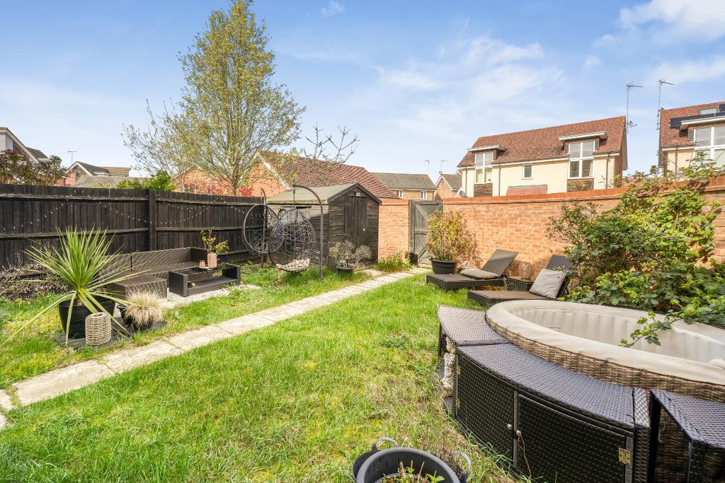 5 Bedroom Link Semi-Detached for Sale in Milton Keynes, MK10 7AL