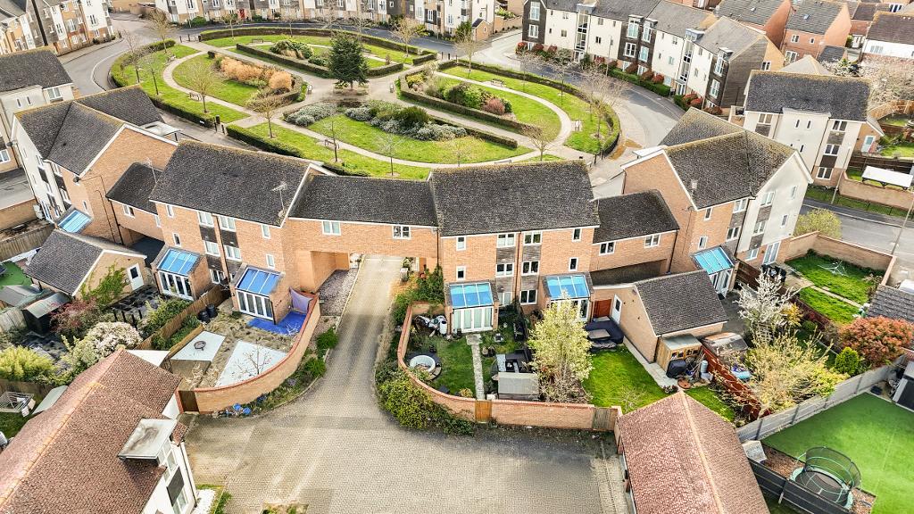 5 Bedroom Link Semi-Detached for Sale in Milton Keynes, MK10 7AL