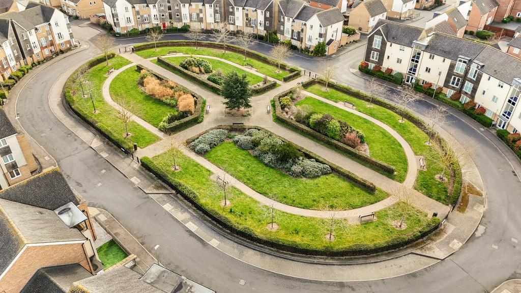 5 Bedroom Link Semi-Detached for Sale in Milton Keynes, MK10 7AL