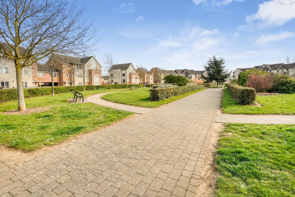 5 Bedroom Link Semi-Detached for Sale in Milton Keynes, MK10 7AL