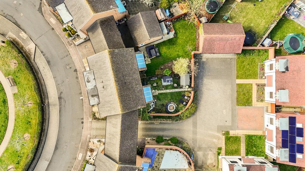 5 Bedroom Link Semi-Detached for Sale in Milton Keynes, MK10 7AL