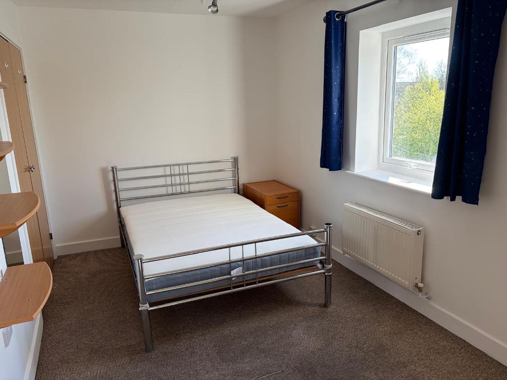 1 Bedroom Room to Rent in Milton Keynes, MK10 9LR