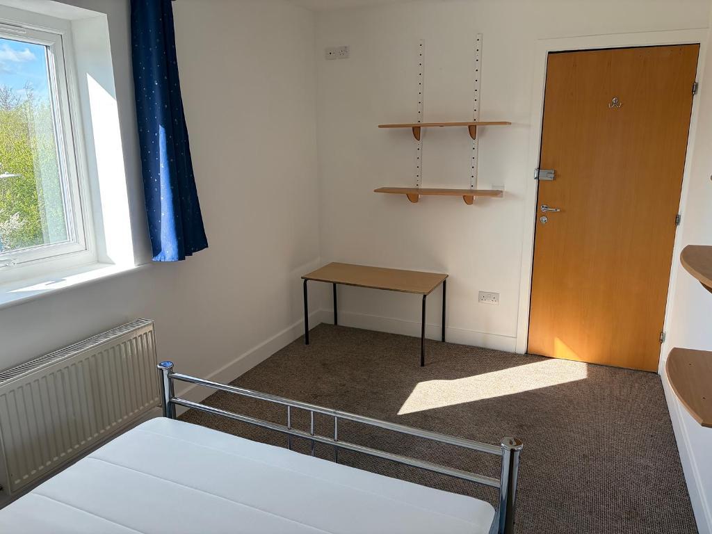 1 Bedroom Room to Rent in Milton Keynes, MK10 9LR